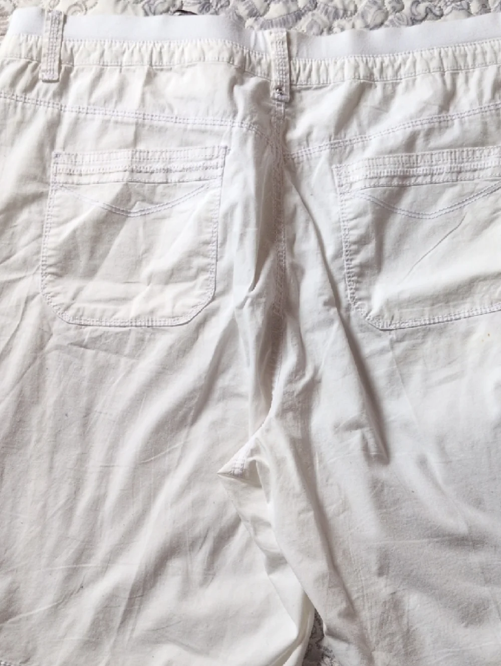 Gloria Vanderbilt White Women's Shorts - Picture 4 of 7